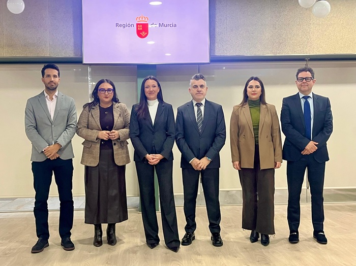 Pie de foto: La consejera Carmen Conesa, con su equipo, en la presentación del balance de 2025 ofrecido hoy.