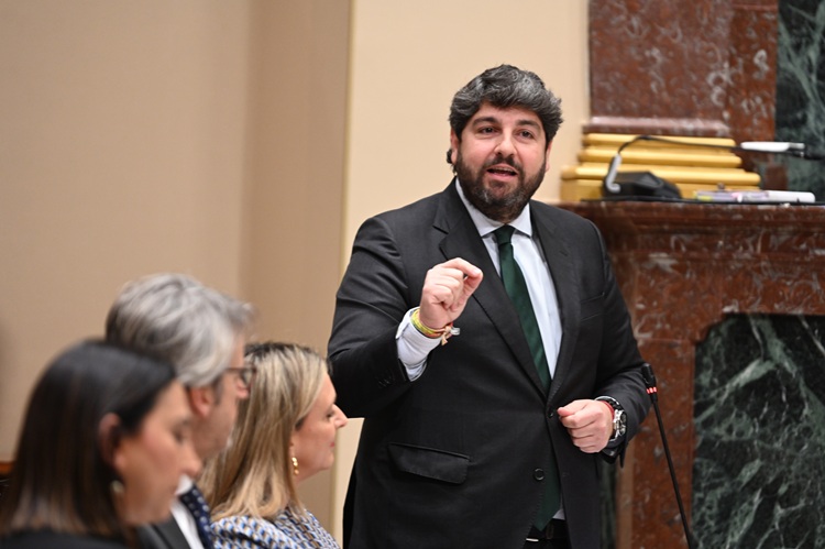 Lopez Miras anunciando la candidatura