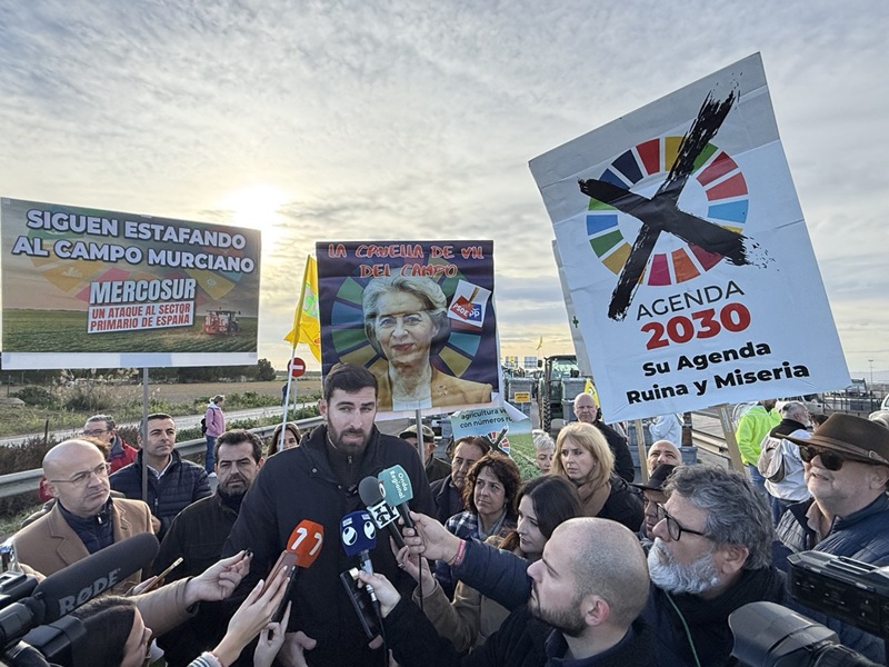 vox en manifestacion contra politicas agrarias