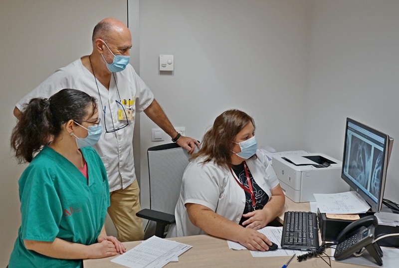 Profesionales de Cardiopatías Congénitas, en consulta.