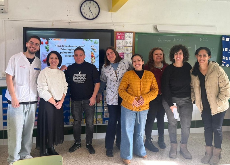 personas fomentan cursos autismo