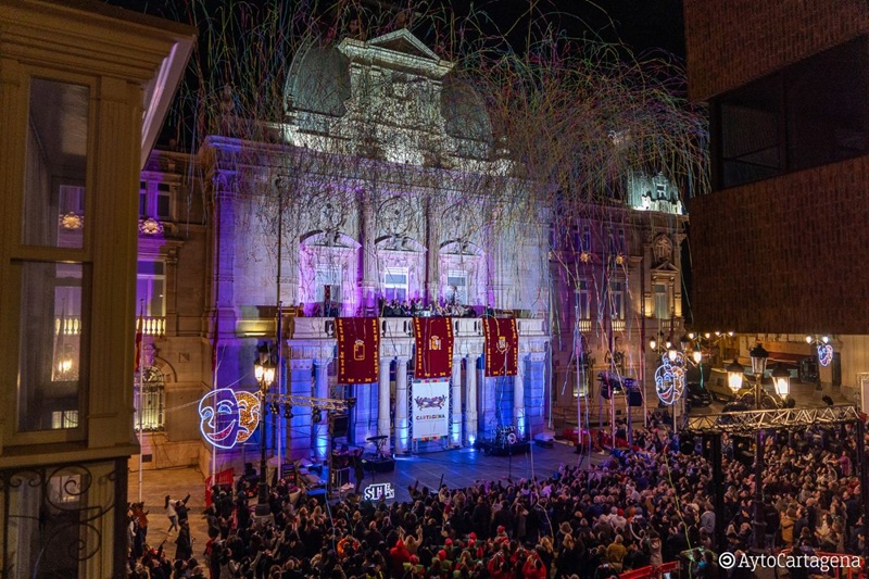 ayuntamiento dando inicio al carnaval