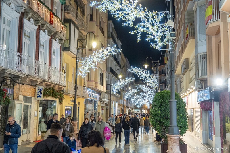 calle decorada para navidad