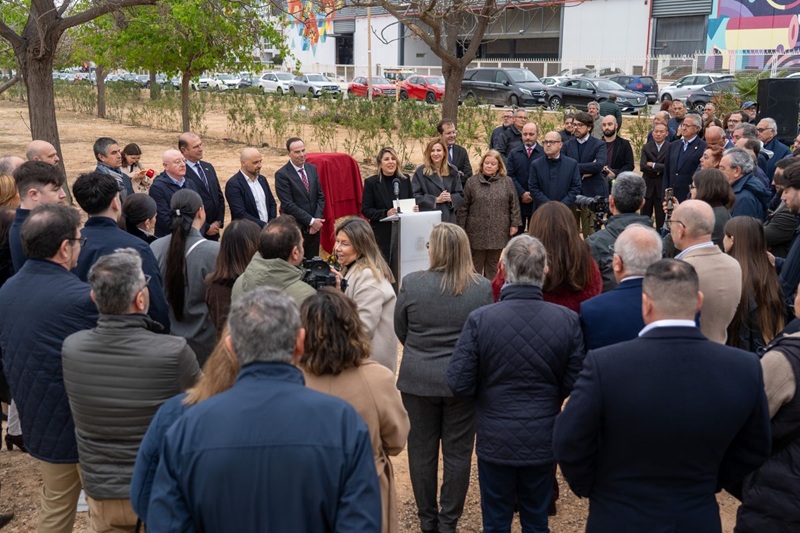 grupo de personas en homenaje