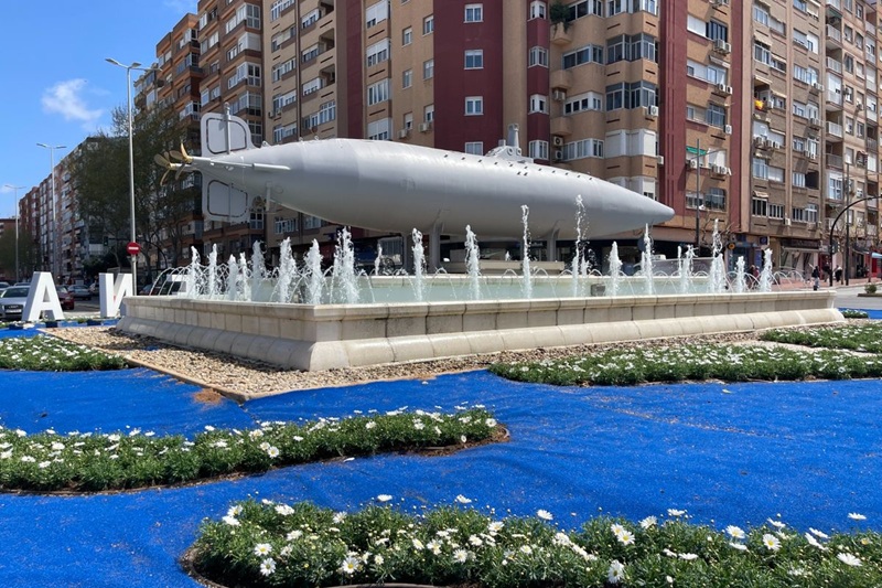 rotonda con un submarino