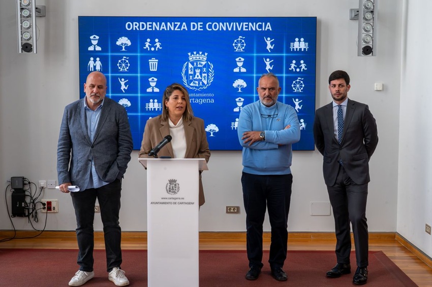 alcaldesa en rueda de prensa