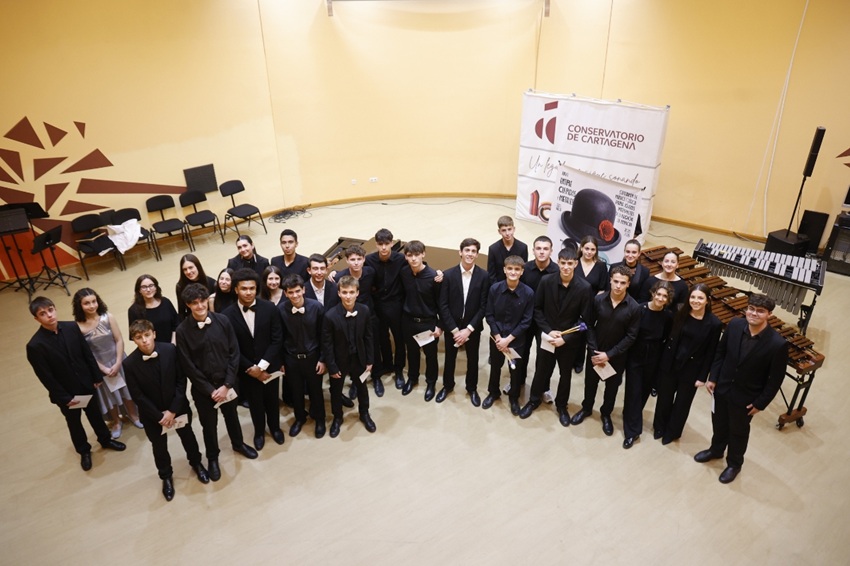 Entre Cuerdas y Metales