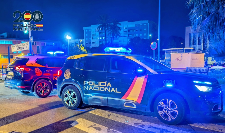 coche policía en control
