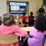 Alumnos participando en el programa de salud emocional escolar en Murcia Creciendo en prevención