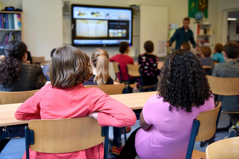 Alumnos participando en el programa de salud emocional escolar en Murcia Creciendo en prevención