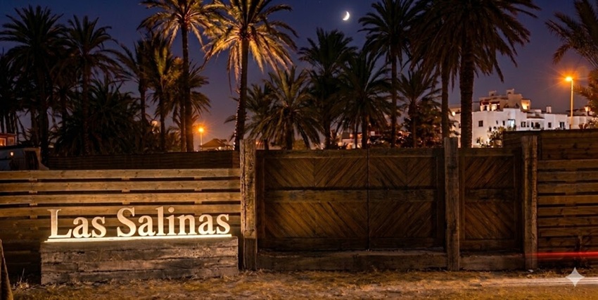 Puerta de entrada del Camping Las Salinas