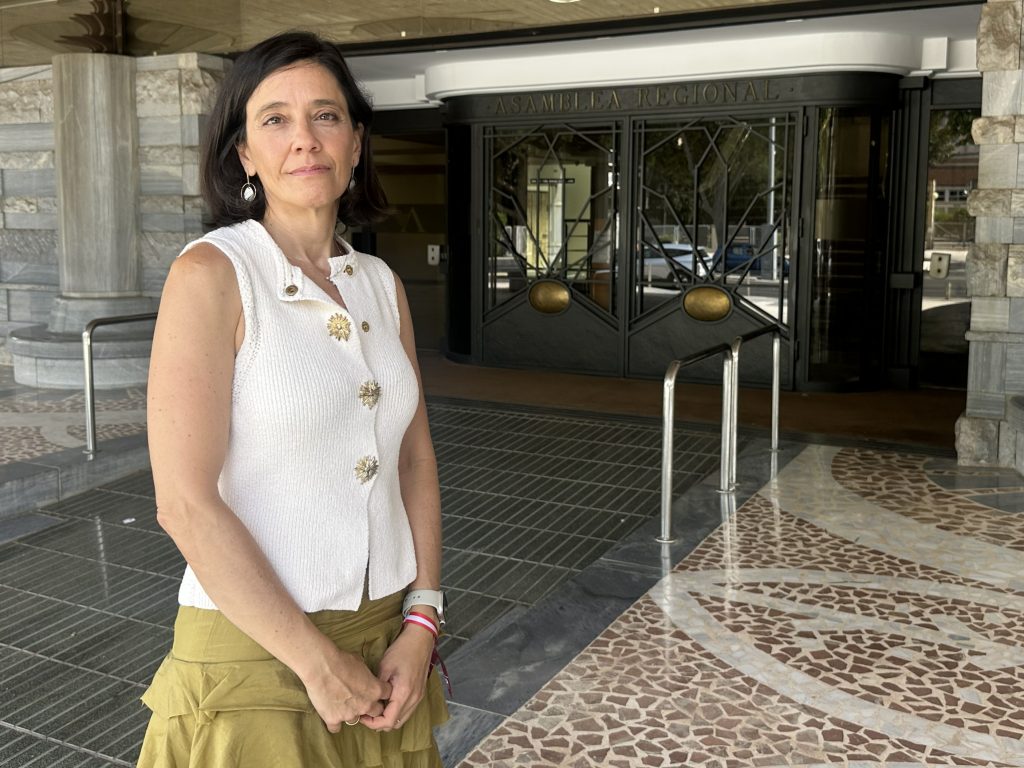 Esther Guzmán, vicepresidenta de MC, durante su defensa de la restitución de la provincia de Cartagena