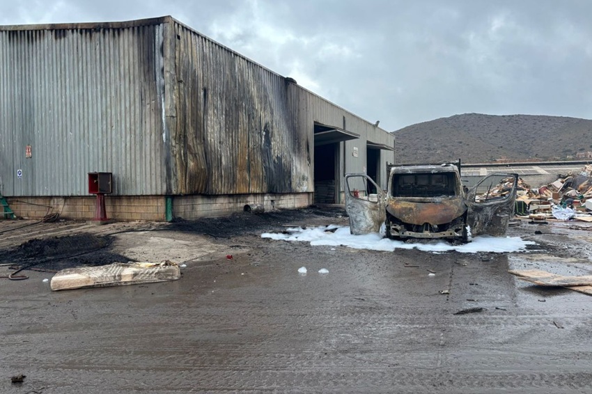 nave dañada por incendio
